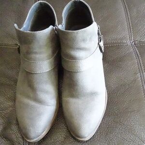 LIKE NEW FERGALICIOUS ANKLE BOOTS